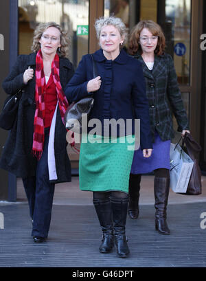 Felicity Drumm (centre), the second wife of Malcolm Webster who is accused of the murder of Claire Morris, leaves Glasgow High Court after giving evidence in his trial. Stock Photo