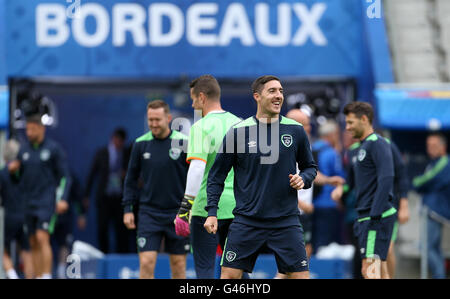 Republic of Ireland's Stephen Ward during a training session at the Stade de Bordeaux, Bordeaux. Stock Photo