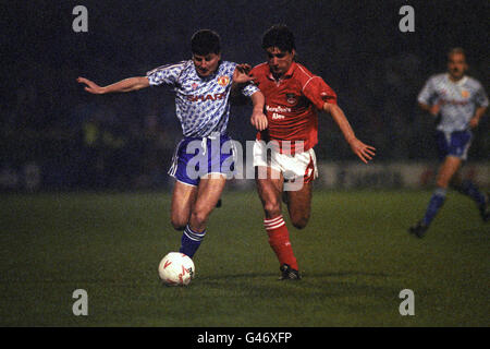 Soccer - European Cup Winners Cup - Second Round - 2nd Leg - Wrexham v Manchester United - The Racecourse Ground Stock Photo