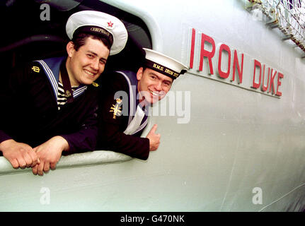 HMS IRON DUKE ALONGSIDE AT SEVEROMORSK FRI 30 MAY 97 (THE BIRTHDAY OF PETER THE GREAT) PAYING A GOODWILL VISIT TO THE BASE OF THE RUSSIAN NORTHERN FLEET, THE FIRST BRITISH FRIGATE TO DO SO SINCE WWII . PRESS RELEASE PREVIOUSLY ISSUED BY JEREMY GREAVES (0171 7934529) TO DEFENCE CORRESPONDENT. Stock Photo