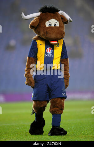 Soccer - npower Football League Two - Oxford United v Stevenage - The Kassam Stadium. Oxford United mascot Olly the Ox Stock Photo