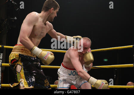 Boxing - Prizefighter - Super-Middleweights - Liverpool Olympia. Joey Ainscough and Rocky Fielding (left) at the Liverpool Olympia, Liverpool. Stock Photo