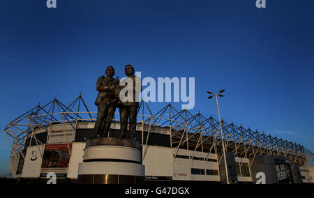 Derby County Manager Brian Clough and Peter Taylor statue outside Pride Park Stock Photo