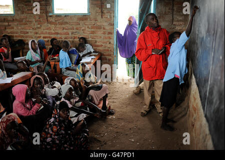 KENYA Turkana Region, refugee camp Kakuma, where 80.000 refugees from Somali, Ethiopia, South Sudan receive shelter and food from UNHCR, somali children in PALUTAKA PRIMARY SCHOOL Stock Photo