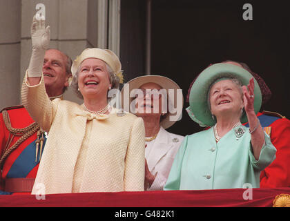 The Queen and Queen Mother watch the flypast from the balcony of Buckingham Palace, after today's (Saturday) Trooping the Colour ceremony. See PA story ROYAL Trooping .WPA Photo by John Stillwell/PA Stock Photo