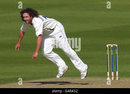 Cricket - Liverpool Victoria County Championship - Division One - Day One - Worcestershire v Yorkshire - The County Ground Stock Photo