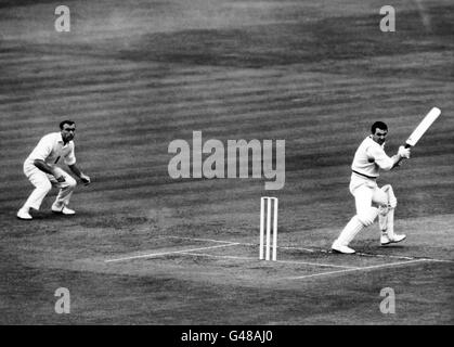 Cricket - Fourth Test Match - England v Australia - Second Day - Headingley. Barry Jarman (Australia) edges a ball from John Snow past Tom Graveney for 1 Stock Photo