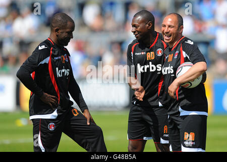 Charlton Athletic manager Chris Powell (left) and Assistant Alex Dyer (centre) and First-Team Coach Damian Matthew (right) prior to kick off Stock Photo