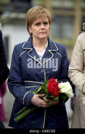 First Minister Nicola Sturgeon attends a vigil in George Square, Glasgow, for the Labour MP Jo Cox who was shot and stabbed to death in the street outside her constituency advice surgery in Birstall, West Yorkshire. Stock Photo