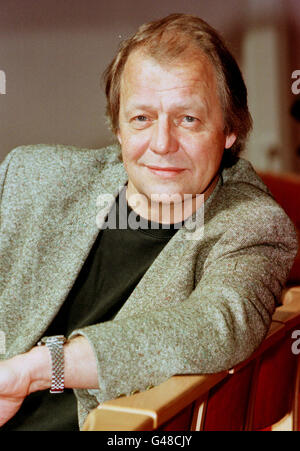 AMERICAN ACTOR DAVID SOUL (D.O.B. 28/08/1943) WHO SHOT TO FAME IN THE TV COP SERIES 'STARSKY AND HUTCH'. SOUL IS TEAMING UP WITH CAGNEY AND LACY ACTRESS TYNE DALY FOR A SPECIAL PERFORMANCE OF COLE PORTER'S MUSICAL EVERTHING GOES WHICH WILL BE AIRED ON RADIO 2 Stock Photo