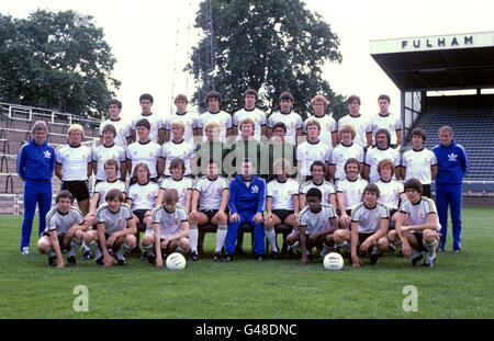 Soccer - League Division Three - Fulham Photocall - Craven Cottage. Fulham team group Stock Photo