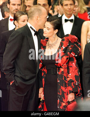 BRUCE WILLIS/DEMI MOORE. BRUCE WILLIS AND DEMI MOORE ARRIVE AT THE 1997 CANNE FILM FESTIVAL Stock Photo