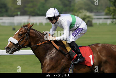 Horse Racing - bet365 Gold Cup Easter Sunday - Sandown Park. Night Carnation ridden by Jimmy Fortune wins The bet365 Handicap Stakes during the bet365 Gold Cup Easter Sunday at Sandown Park Racecourse. Stock Photo