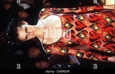 File picture of Carla Bruni seen on the catwalk for John Galliano Ready-to  Wear Spring-Summer 1997 collection presentation. Bruni turned now singer is  reported to date President Nicolas Sarkozy. Photo by Java/ABACAPRESS.COM