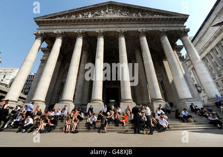 City workers enjoy the lunchtime sunshine outside the Bank of England, London, as sunseekers enjoyed the hottest day of the year so far today - and the unseasonably warm weather is set to continue into the Easter weekend. PRESS ASSOCIATION Photo. Picture date: Thursday April 21, 2011. Heathrow was one of the hottest places in Europe with temperatures soaring to 26.5C (79.7F) this afternoon. Much of England and Wales saw the mercury rise to at least 20C (68F), and the glorious barbecue weather is set to continue into the long weekend. Tomorrow will bring similar balmy temperatures, but as a Stock Photo