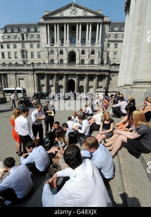 City workers enjoy the lunchtime sunshine outside the Bank of England, London, as sunseekers enjoyed the hottest day of the year so far today - and the unseasonably warm weather is set to continue into the Easter weekend. PRESS ASSOCIATION Photo. Picture date: Thursday April 21, 2011. Heathrow was one of the hottest places in Europe with temperatures soaring to 26.5C (79.7F) this afternoon. Much of England and Wales saw the mercury rise to at least 20C (68F), and the glorious barbecue weather is set to continue into the long weekend. Tomorrow will bring similar balmy temperatures, but as a Stock Photo