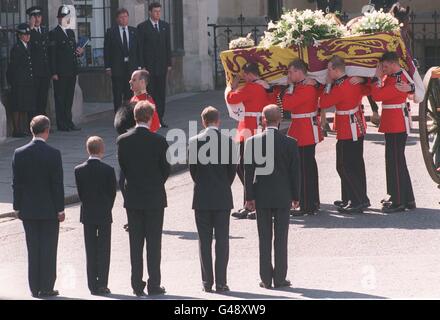 LON36 Prince Charles (left) Prince Harry, Earl Spencer, brother of the Princess of Wales the Duke of Edinburgh and Prince William, watch as the coffin of the Princess of Wales is carried into Westminster Abbey 06 September. The Princess died in a car crash 31st August in Paris.JOBINE:AFP POOL Stock Photo