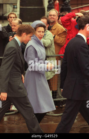 PA NEWS PHOTO 20/11/97 PRINCE WILLIAM AND PRINCESS ANNE ARRIVES AT WESTMINSTER ABBEY FOR A SERVICE IN CELEBRATION OF BRITAIN'S QUEEN ELIZABETH 11'S 50TH WEDDING ANNIVERSARY Stock Photo