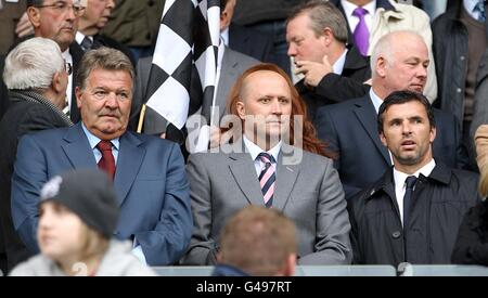 Soccer - npower Football League Championship - Play Off Semi Final - Second Leg - Swansea City v Nottingham Forest - Liberty .... John Toshack (left) in the stands with Wales manager Gary Speed (right). Stock Photo