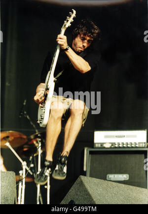 Dave Grohl of the Foo Fighters at the V97 concert at Temple Newsham, Leeds. Stock Photo