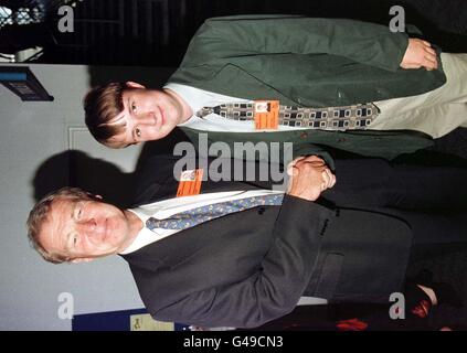 Liberal Democrat leader Paddy Ashdown meets 13-year-old Simon Eddy, from St Austell in Cornwall, who spoke in the environment debate at the annual conference in Eastbourne this afternoon (Tuesday)/EDI. Photo by Adam Butler/PA Stock Photo