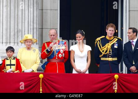 (From left - right) Queen Elizabeth II, Duke of Edinburgh, Pippa Middleton, Prince Harry and James Middleton greet the crowds on the balcony of Buckingham Palace, London, following the wedding of Prince William and Kate Middleton at Westminster Abbey. Stock Photo