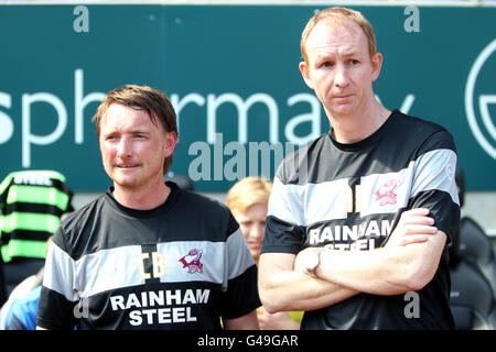 Scunthorpe United manager Alan Knill (right) and assistant manager Chris Brass (left) before the match Stock Photo