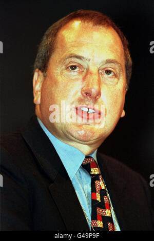 Ron Davies, Secretary of State for Wales, speaks at the Labour Party Conference. Stock Photo