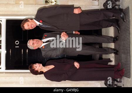 Cherie Blair looks on as Prime Minister Tony Blair shakes hands with 10 Downing Street, doorman Bob Jordan, aged 65, who retires today (Thursday) after ten years of opening the door to statesmen, world leaders and cleaners alike and after seeing three different Prime Ministers: Margaret Thatcher, John Major and Tony Blair. See PA Story SOCIAL Doorman. Photo by Fiona Hanson /PA. WPA Rota. Stock Photo