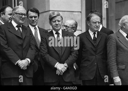 PA NEWS PHOTO 30/6/77 PRIME MINISTER JAMES CALLAGHAN IS JOINED BY EUROPEAN LEADERS OUTSIDE LANCASTER HOUSE IN LONDON AT THEIR END OF THEIR TWO DAY SUMMIT MEETING. FROM SECOND LEFT ARE: FOREIGN SECRETARY DR DAVID OWEN, HELMUT SCHMIDT (WEST GERMANY) AND LIAM COSGRAVE (IRELAND). Stock Photo