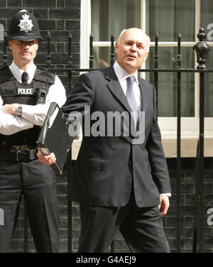 Work and Pensions Secretary Iain Duncan Smith arrives for a Cabinet meeting at No 10 Downing Street, central London. Stock Photo