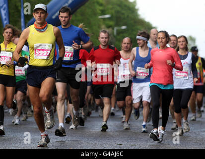 Runners set off for the 2011 Edinburgh Marathon. Stock Photo