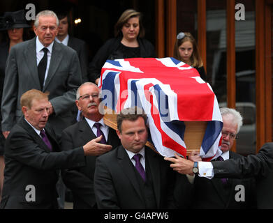 The coffin of boxer Sir Henry Cooper leaves Corpus Christi Catholic ...