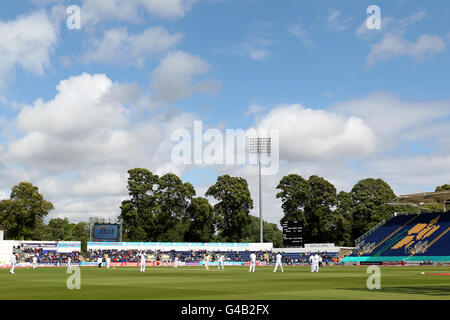 Cricket - npower First Test - Day One - England v Sri Lanka - SWALEC Stadium. General view of the action between England and Sri Lanka Stock Photo