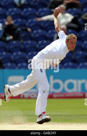 Cricket - npower First Test - Day Two - England v Sri Lanka - SWALEC Stadium Stock Photo