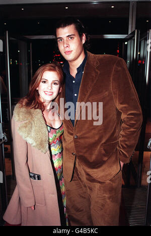 PA NEWS PHOTO : 2/10/97 : AUSTRALIAN SOAP ACTRESS ISLA FISHER AND BOYFRIEND ANTHONY DE ROTHSCHILD AT THE GALA PREMIERE OF ' NIL BY MOUTH 'AT THE ODEON LEICESTER SQUARE. PHOTO BY PETER JORDAN. Stock Photo