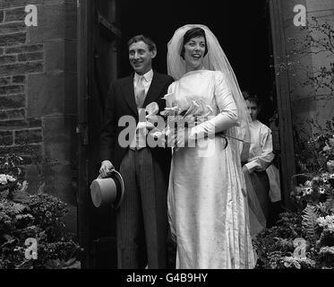 PA NEWS PHOTO 28/4/62 COMEDIAN SPIKE MILLIGAN WEDDING TO BRIDE ACTRESS AND OPERA SINGER PATRICIA RIDGEWAY AT CRAGG WOOD ROMAN CATHOLIC CHURCH RAWDON, LEEDS, YORKSHIRE 27/02/02: Spike Milligan died early today at his home in Sussex, his agent said. Stock Photo
