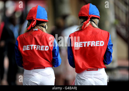 Horse Racing - Betfred Silver Bowl and Temple Stakes - Haydock Park. Betfred promotional girls at Haydock Park Stock Photo