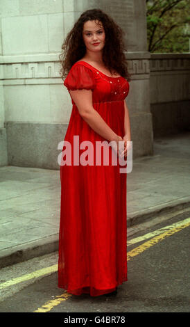 PA NEWS PHOTO 27/4/98  ACTRESSES TABITHA WADY POSING FOR A PHOTOCALL IN LONDON TO LAUNCH THE NEW BBC 1 TELEVISION PERIOD DRAMA 'BERKELEY SQUARE' Stock Photo