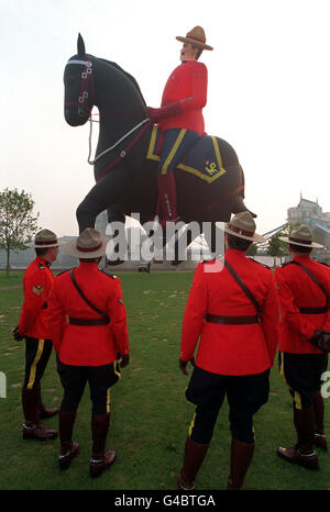 CANADA Balloon 1