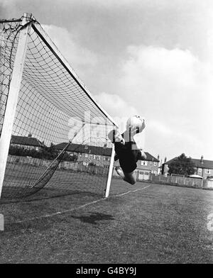 Soccer - League Division One - West Ham United Pre-Season Training - Chadwell Heath Sports Ground Stock Photo