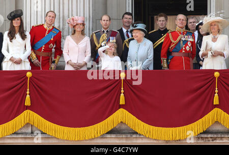 Britain's Queen Elizabeth II and members of the royal family on the balcony of Buckingham Palace, London, after attending Trooping the Colour, the Queen's annual birthday parade. Stock Photo