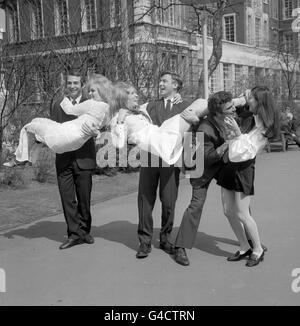 (l-r) Ben Gazzara carrying Jenny Lee-Wright, John Cassavetes carrying Jenny Runacre and Peter Falk with Noelle Kao at the Embankment Gardens, London. They all star in the film 'Husbands'. The men are all American Actors, (Peter Falk becoming famous for playing Lieutenant Columbo) who hand-picked the actresses for the roles of their girlfriends after interviewing 500 candidates. Miss Lee-Wright is the only only English girl. She studies ballet with Ballet Rambert. She has been a Lionel Blair dancer, and it was Lionel's wife Sue who suggested Jenny for the part in 'Husbands'. South African born Stock Photo