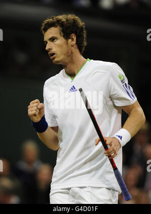 Tennis - 2011 Wimbledon Championships - Day Five - The All England Lawn Tennis and Croquet Club. Great Britain's Andy Murray celebrates against Croatia's Ivan Ljubicic during Day five of the 2011 Wimbledon Championships Stock Photo