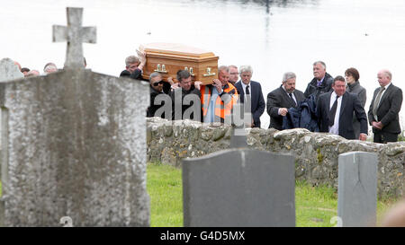The coffin of Johnny Curry is carried into St Thomas' Church of Ireland on Rathlin Island where more than 1,000 mourners attended his funeral.