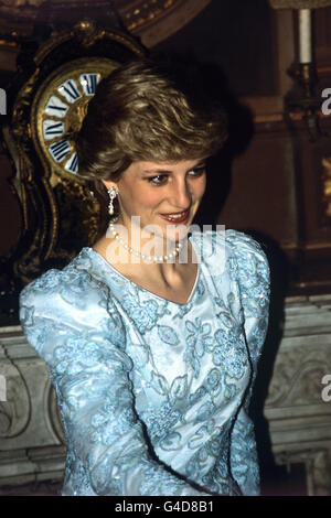 Diana, Princess of Wales attends a banquet at the Stock Exchange Palace in the Northern Portuguese City of Oporto. She and Prince Charles were on the third day of their official four day visit to the country. Her dress, by Catherine Walker, was created for the 1986 Royal African Tour but was substantially redesigned circa 1987, reappearing as a sleeveless evening gown with a very low neckline. Stock Photo