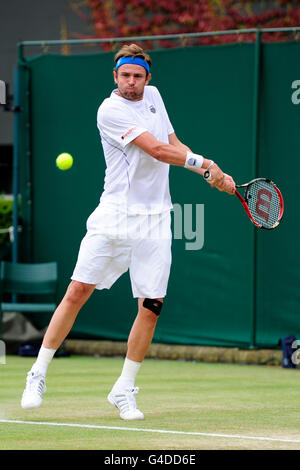 Tennis - 2011 Wimbledon Championships - Day Six - The All England Lawn Tennis and Croquet Club. USA's Mardy Fish in action during day six of the 2011 Wimbledon Championships at the All England Lawn Tennis and Croquet Club, Wimbledon. Stock Photo