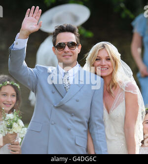 Kate Moss and Jamie Hince Wedding - Oxfordshire Stock Photo - Alamy