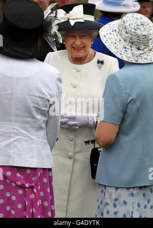 Queen Elizabeth II smiles whilst speaking to guests at a garden party in the grounds of the Palace of Holyroodhouse in Edinburgh. PRESS ASSOCIATION Photo. Picture date: Tuesday July 5, 2011. See PA story ROYAL Investiture. Photo credit should read: Andrew Milligan/PA Wire Stock Photo
