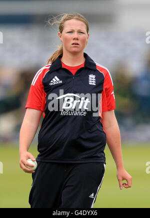Cricket - Natwest Women's Quadrangular Twenty20 - England v Australia - County Ground. England's Anya Shrubsole Stock Photo